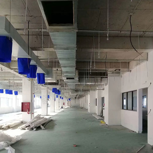 電子無(wú)塵車(chē)間風(fēng)管安裝工作2-志遠(yuǎn)凈化工程項(xiàng)目