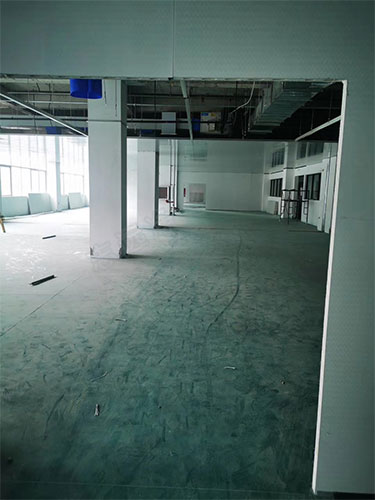 新鄉(xiāng)市弘力電源電子無(wú)塵車(chē)間潔凈車(chē)間安裝進(jìn)度-志遠(yuǎn)凈化工程項(xiàng)目