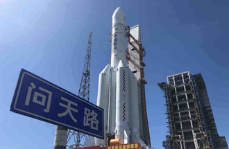 7月23日，中國火星車搭乘長征五號遙四運載火箭飛往火星，探尋火星的奧秘