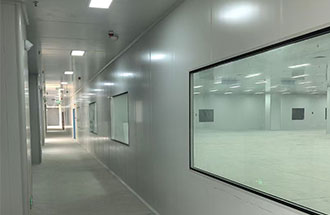 3月5日，三門峽產(chǎn)業(yè)園標(biāo)準(zhǔn)廠房凈化裝修工程局部驗收中